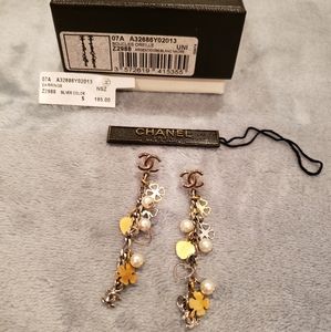 Chanel Boucles Orielle drop earrings
